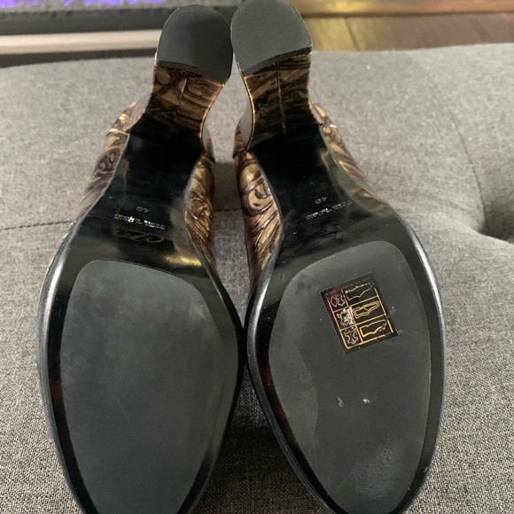 Baldan black and golden platform pumps . Never wore outside. Looks new - Picture 3 of 5